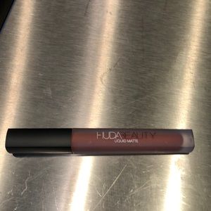 New Huda Beauty Liquid Matte Gloss